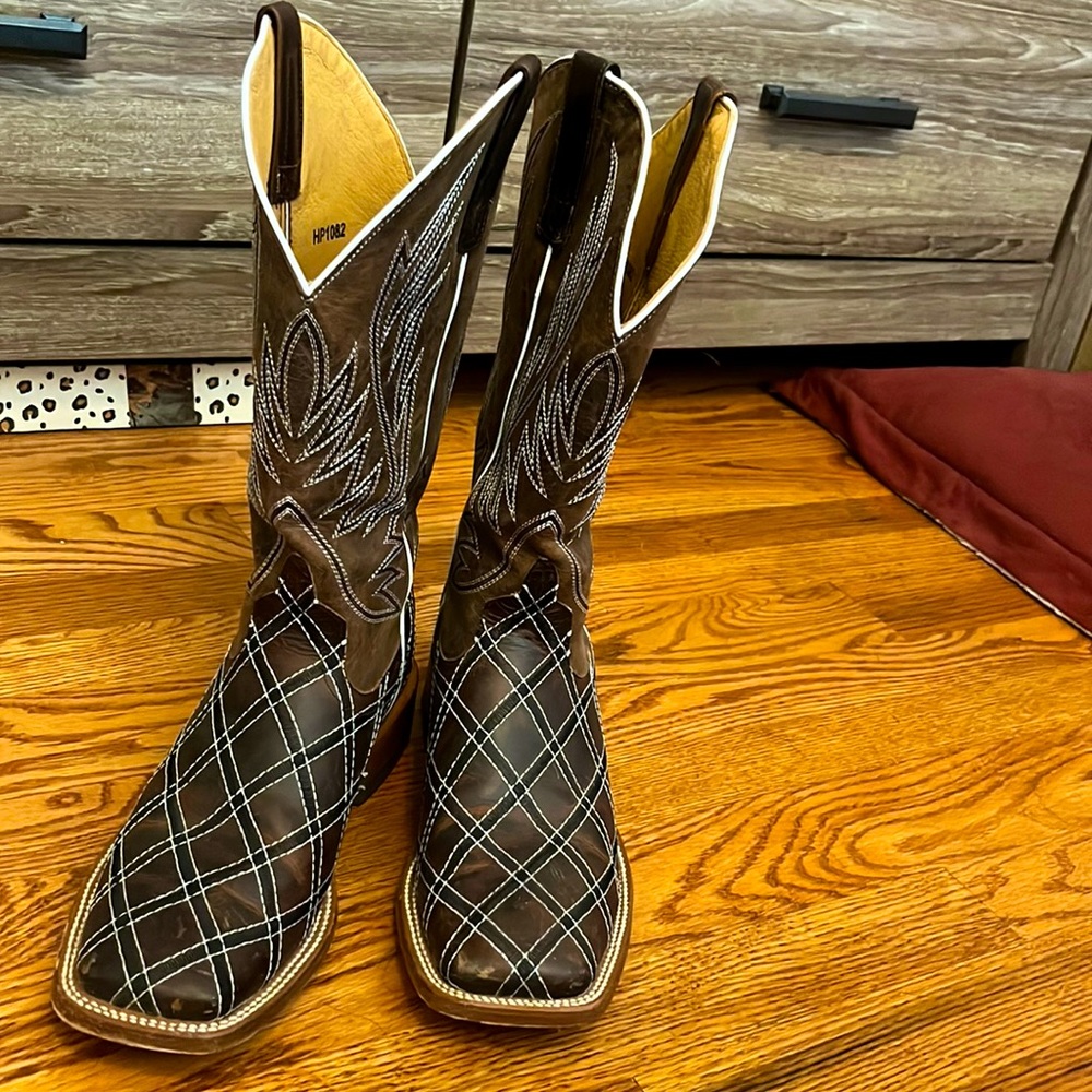 Cowboy boots size 9.5D
